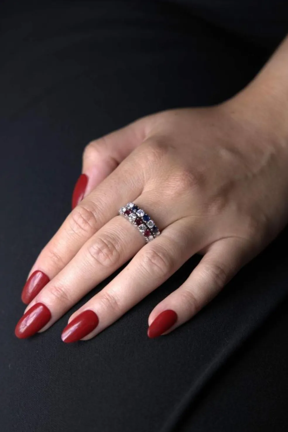 Bague demi alliance Or blanc Rubis