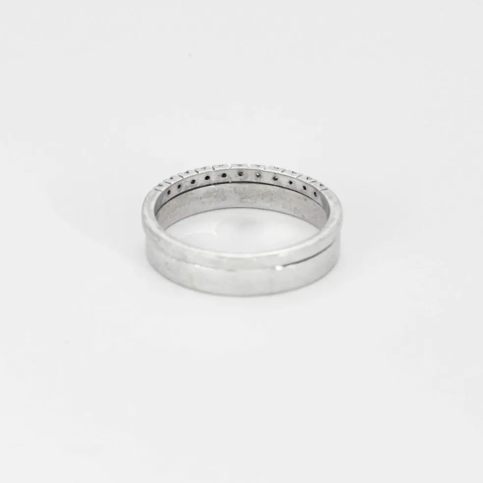 Bague demi-alliance en or blanc et diamants