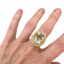 Bague design Art Déco contemporaine en or jaune, diamants et aigue-marine