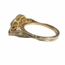 Bague design Art Déco en or 18 kt avec diamants et rubis synthétique