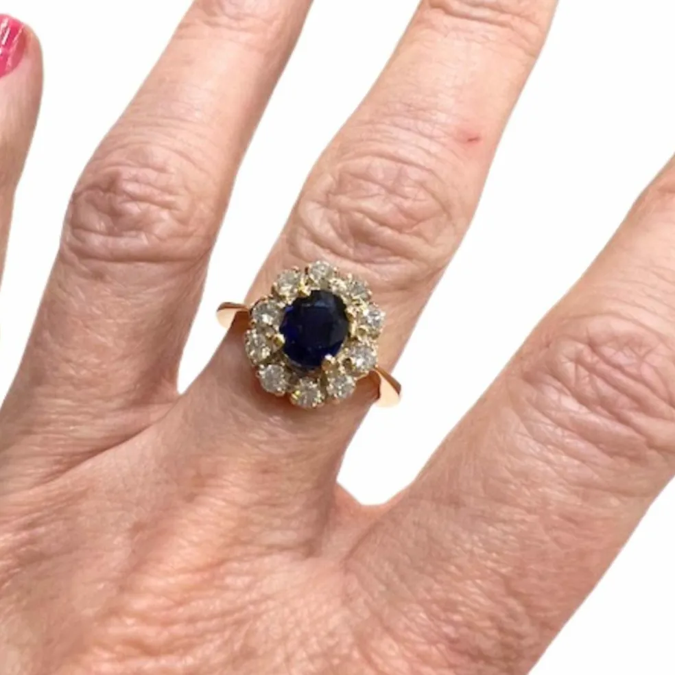 Bague design Art Déco époque 1935 en or 18 kt avec diamants et saphir naturel 1 ct
