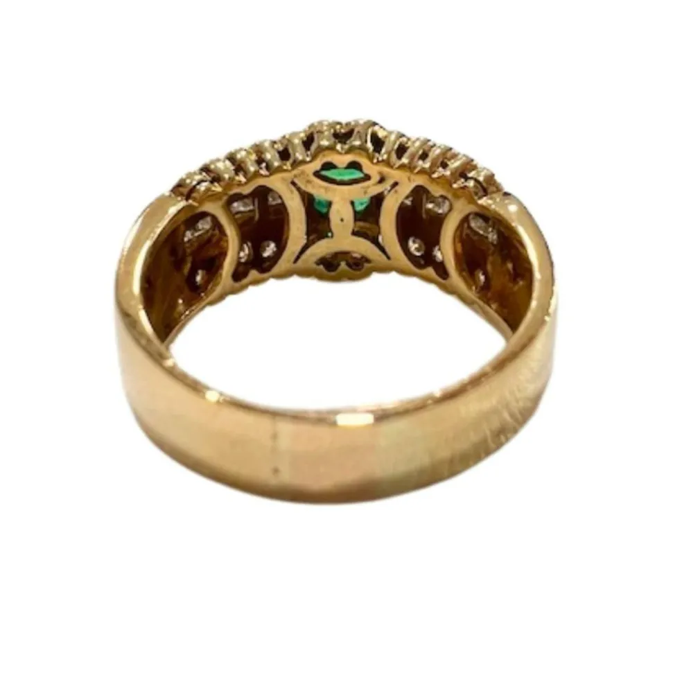 Bague design contemporaine en or avec diamants et émeraude