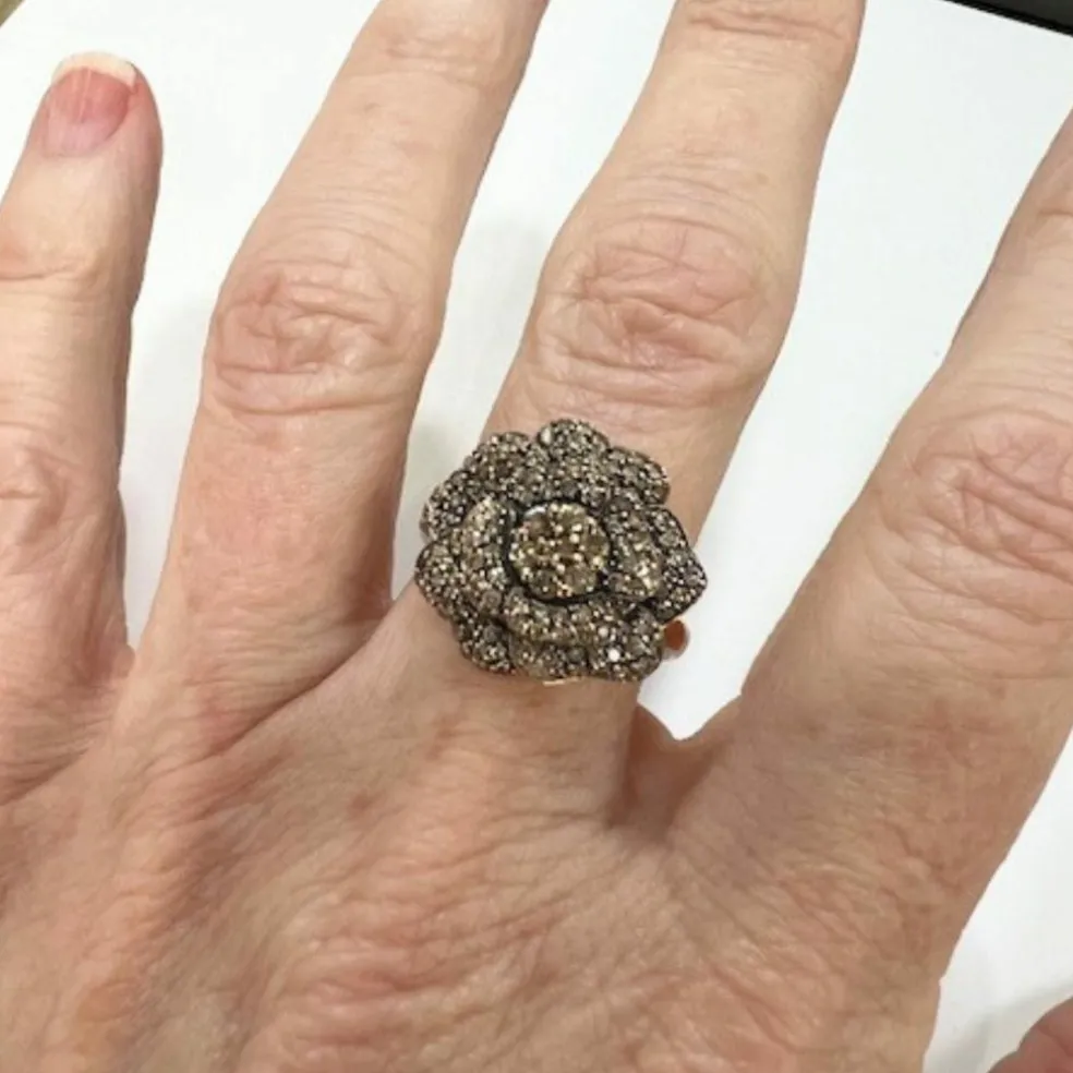 Bague design contemporaine en or et argent avec diamants