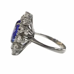 Bague design contemporaine en or avec diamants et tanzanite