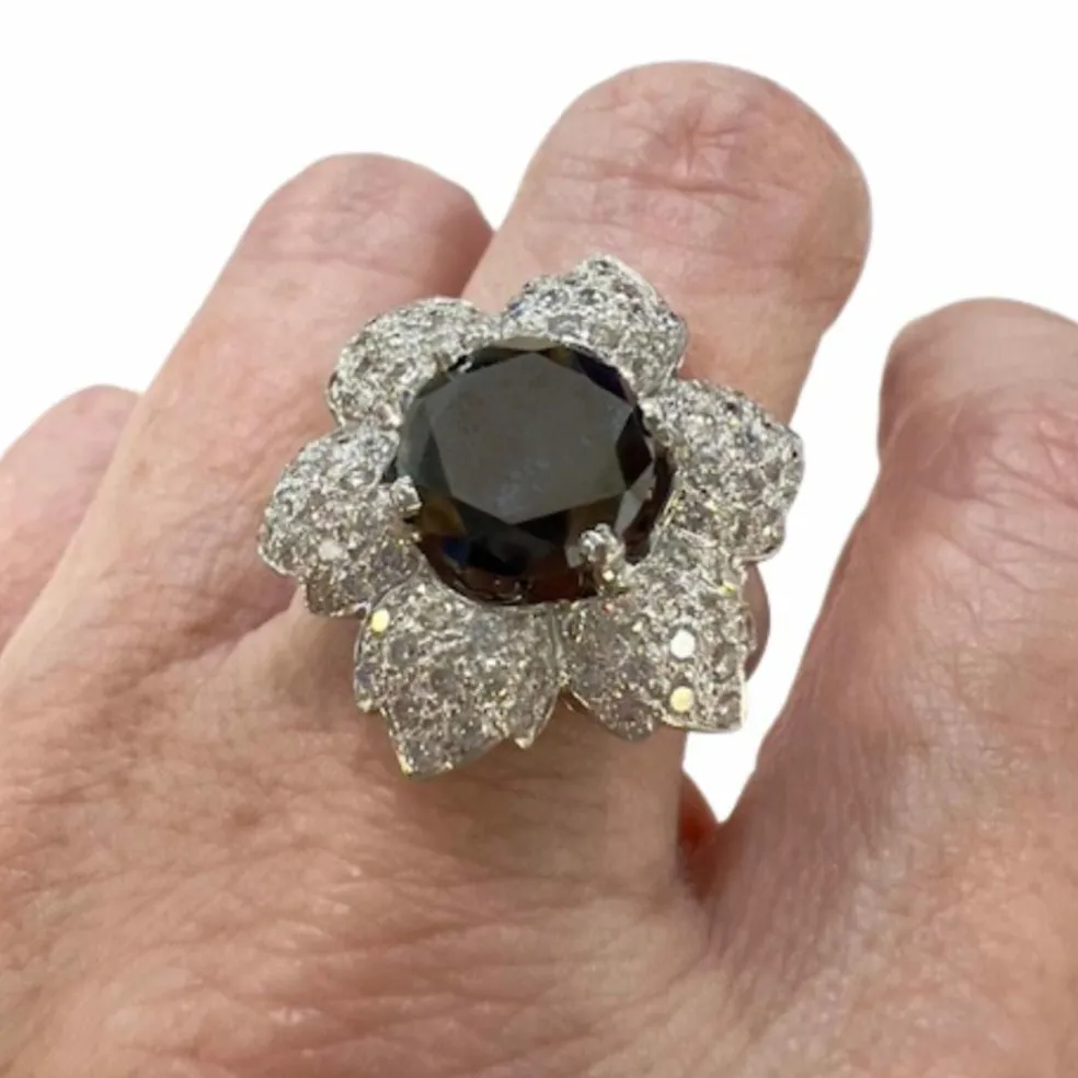 Bague design contemporain du 20ème siècle en or avec diamants