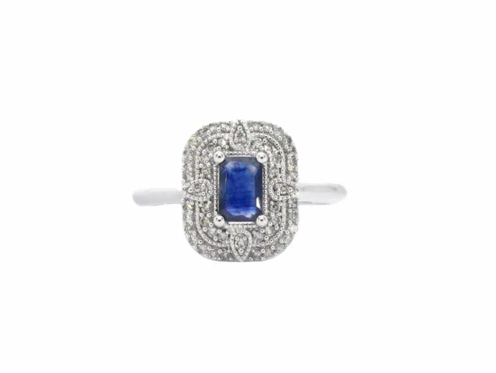 Bague design en or blanc avec un saphir et des diamants