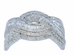 Bague design en or blanc avec diamants taille brillant