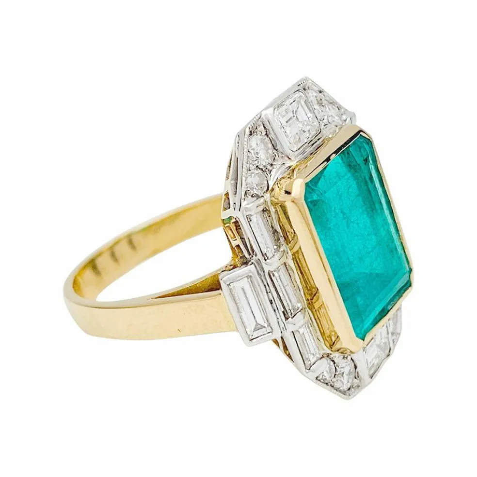 Bague deux ors émeraude et diamants.