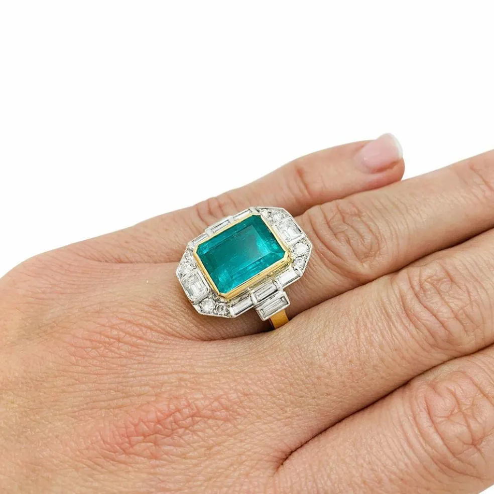 Bague deux ors émeraude et diamants.