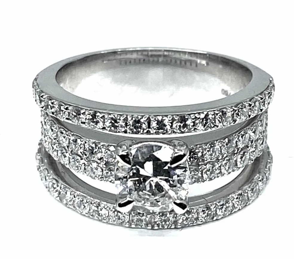 Bague diamant 0.74ct pavage diamants
