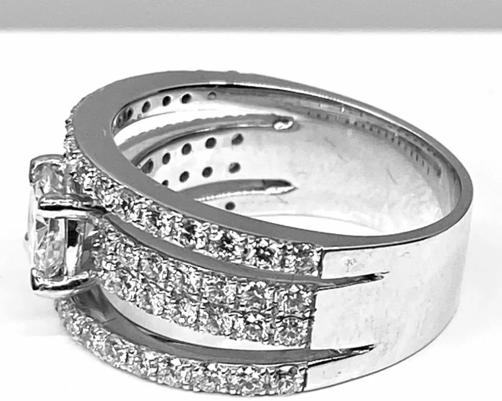 Bague diamant 0.74ct pavage diamants