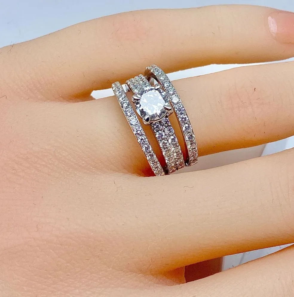 Bague diamant 0.74ct pavage diamants