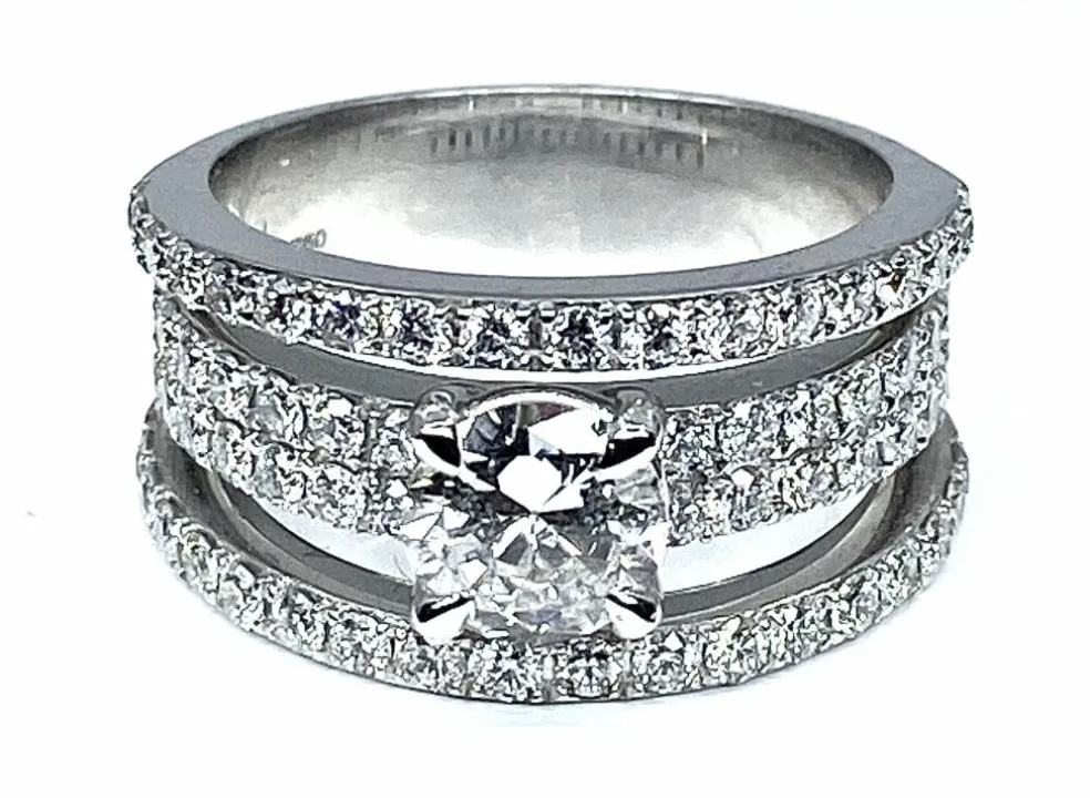 Bague diamant 0.74ct pavage diamants