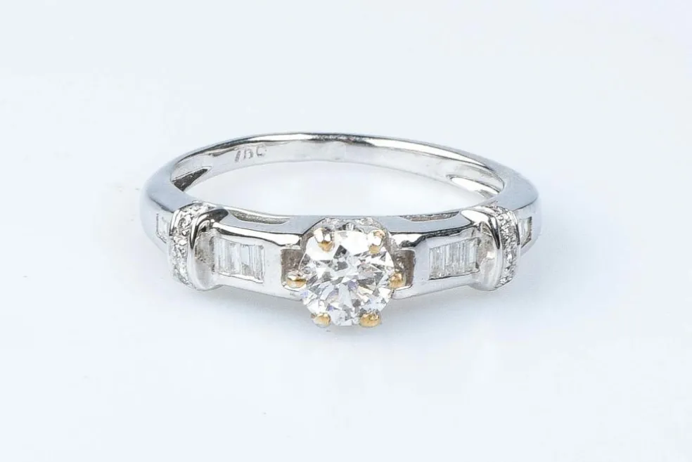 Bague diamant en or blanc