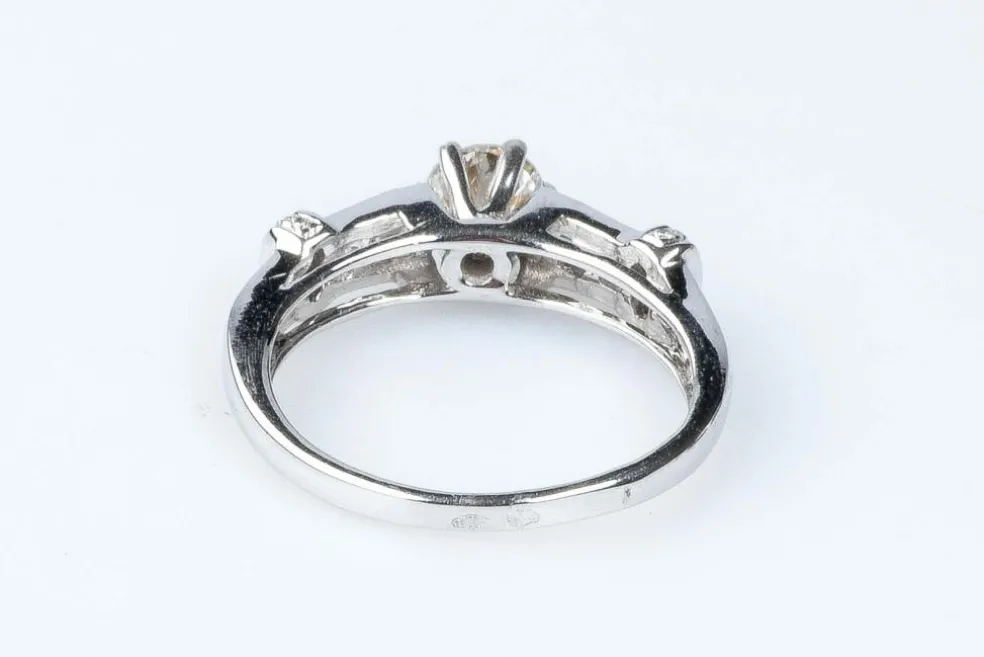 Bague diamant en or blanc