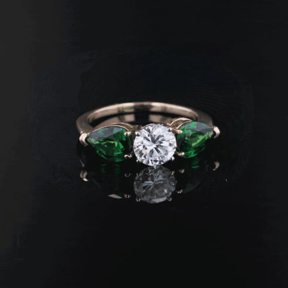 Bague diamant et grenats tsavorites