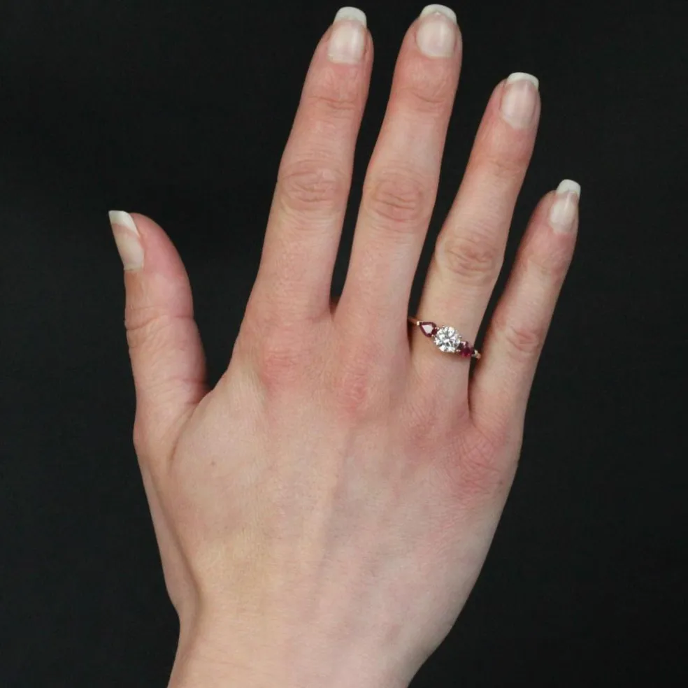 Bague diamant et rubis taillés en poire