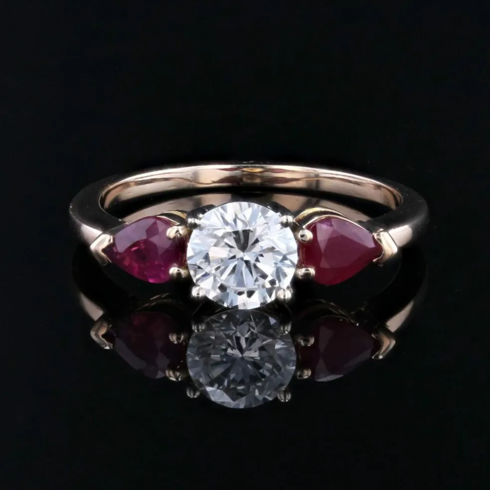 Bague diamant et rubis taillés en poire
