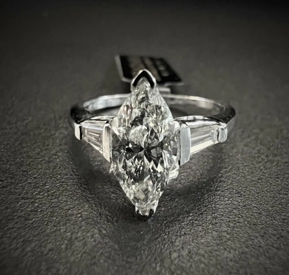 Bague diamant taille marquise 1,25 ct.