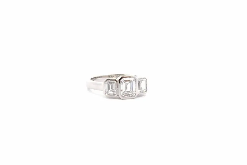 Bague diamant taille émeraude 1,03cts F/SI2