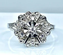 Bague diamants décor de coeurs