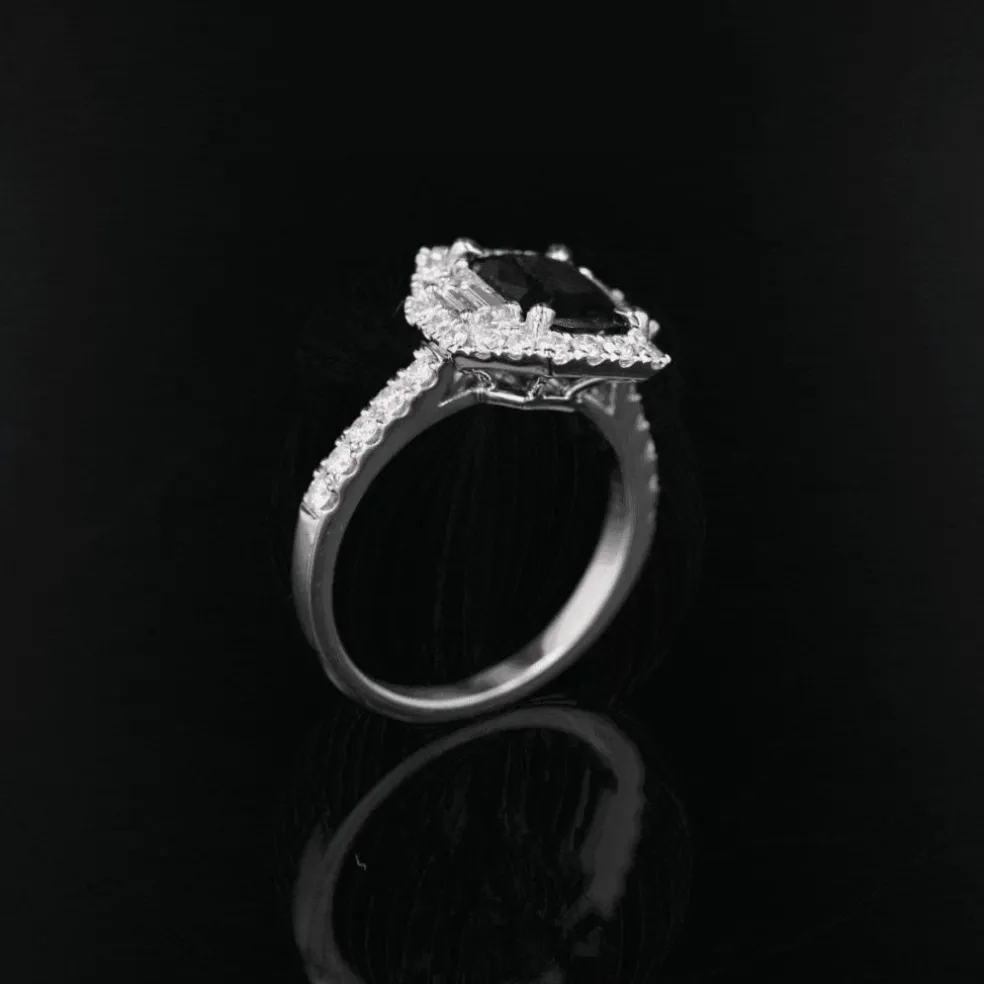Bague diamants et saphir bleu intense