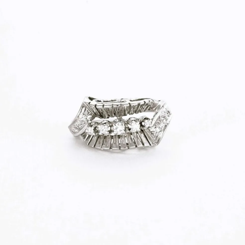 Bague diamants lignes et volutes en or blanc et platine