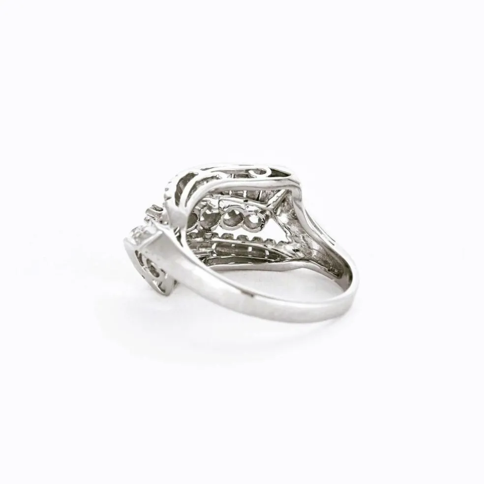 Bague diamants lignes et volutes en or blanc et platine
