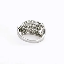 Bague diamants lignes et volutes en or blanc et platine