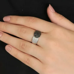 Bague Diamants noirs et blancs