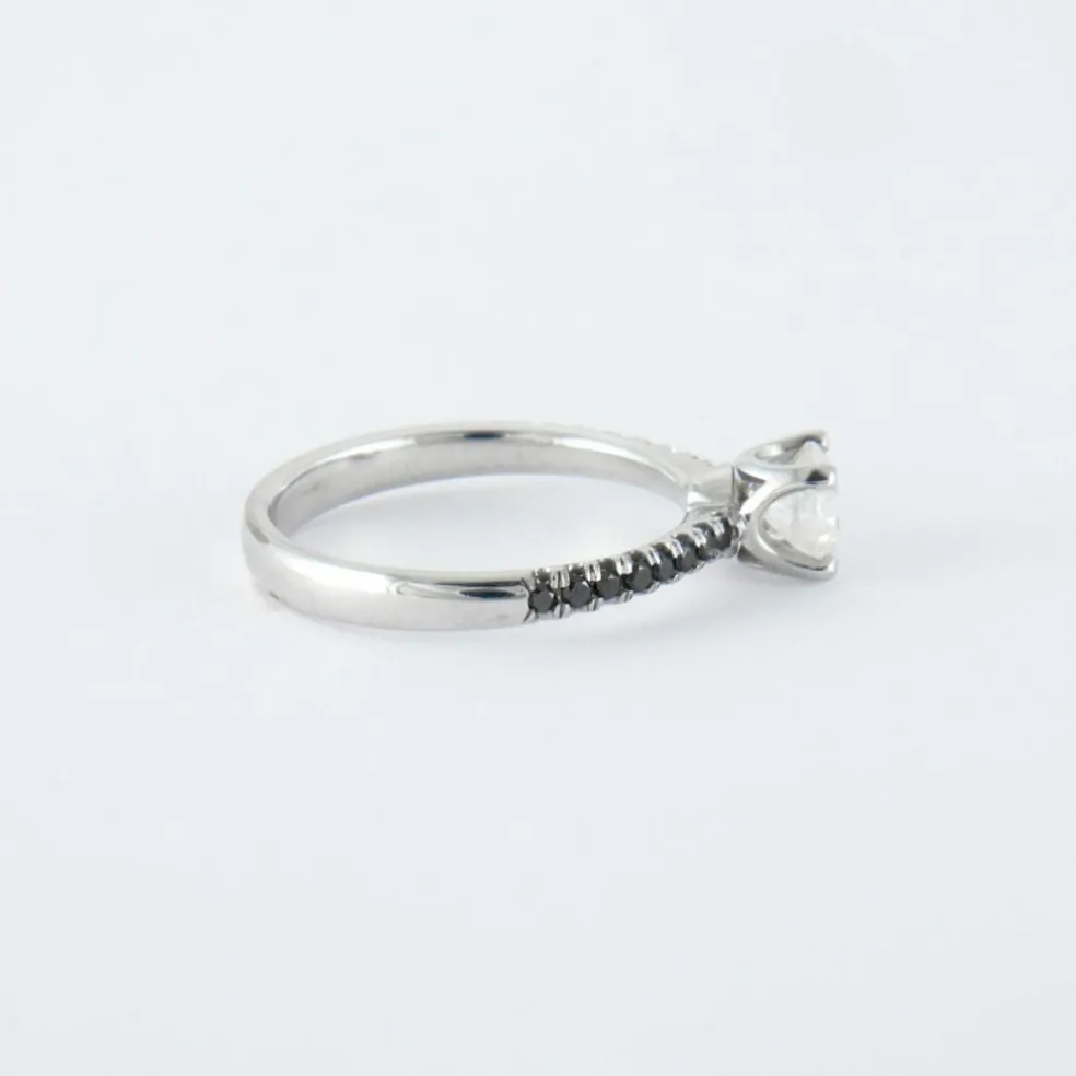 Bague diamants noirs et blanc
