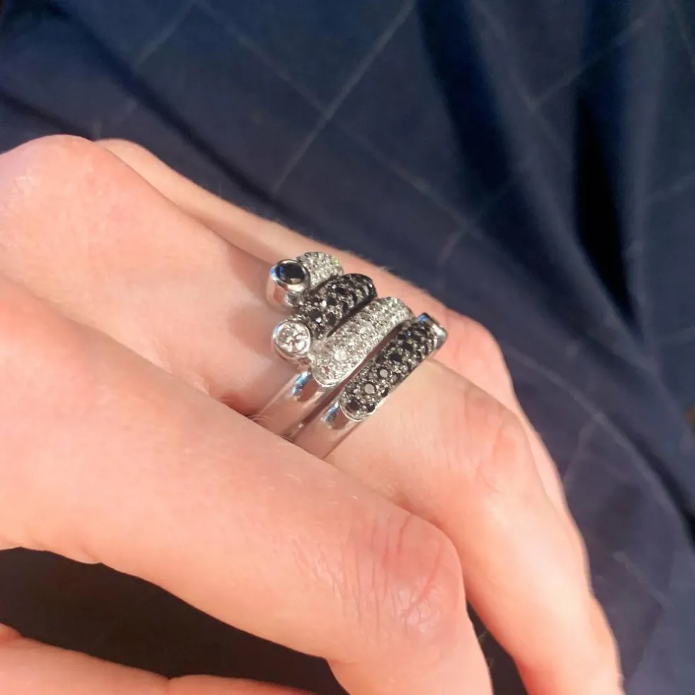 Bague Diamants noirs et blancs