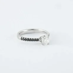 Bague diamants noirs et blanc