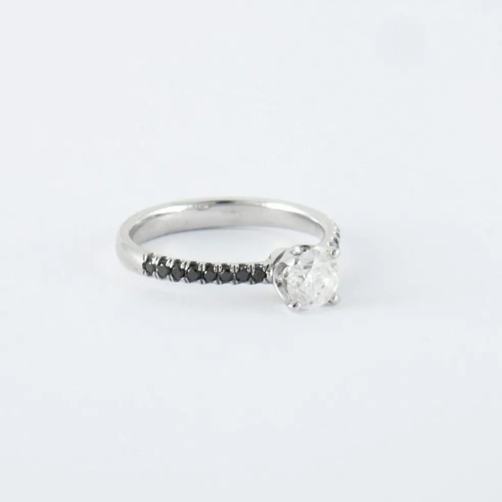 Bague diamants noirs et blanc