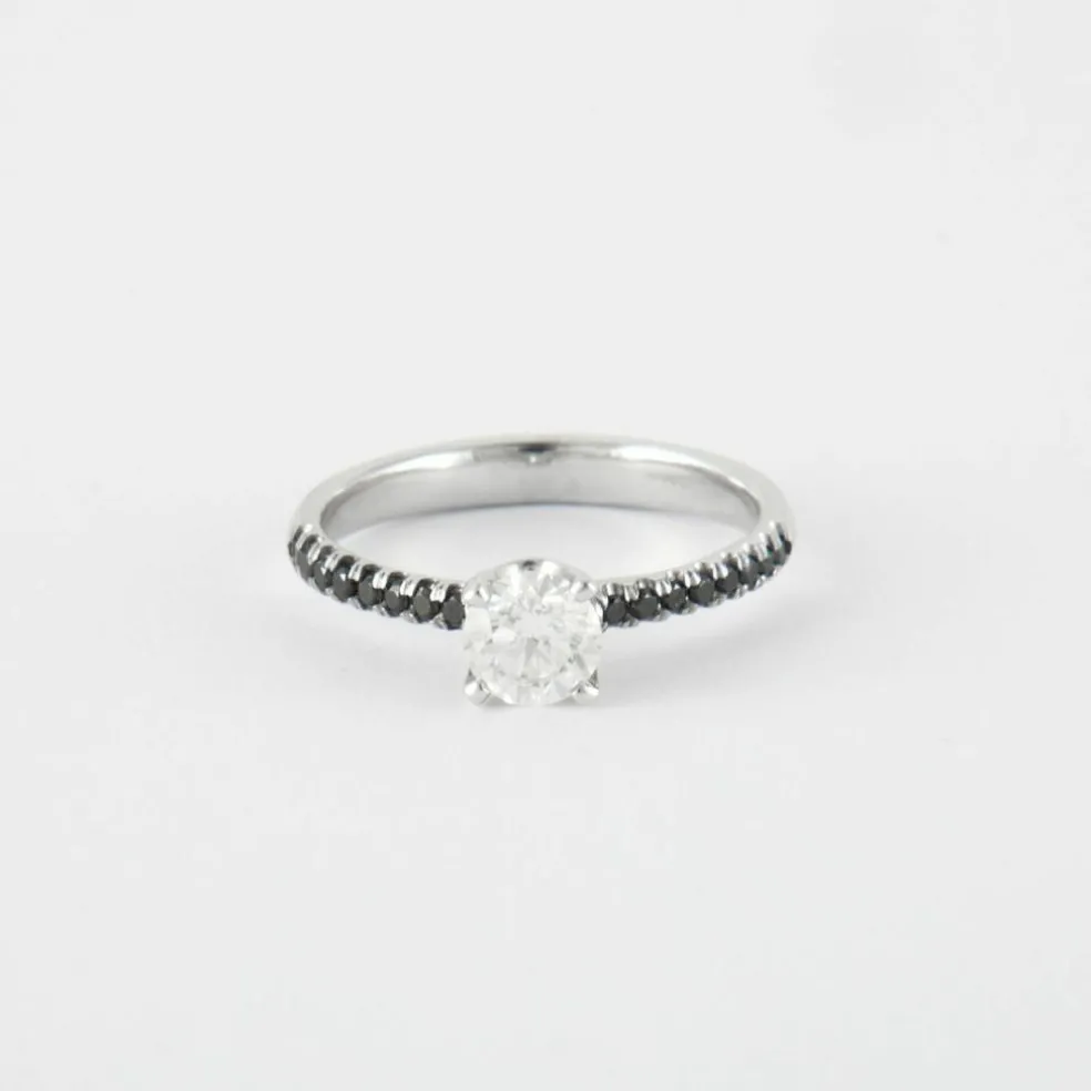 Bague diamants noirs et blanc