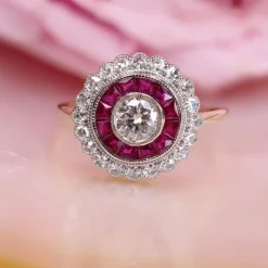 Bague diamants rubis calibrés style Art Déco