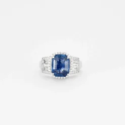 Bague d'inspiration Art Déco or blanc, saphir de Ceylan