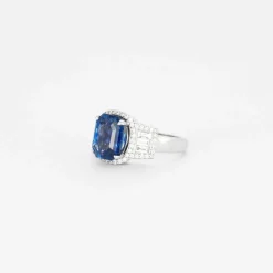 Bague d'inspiration Art Déco or blanc, saphir de Ceylan