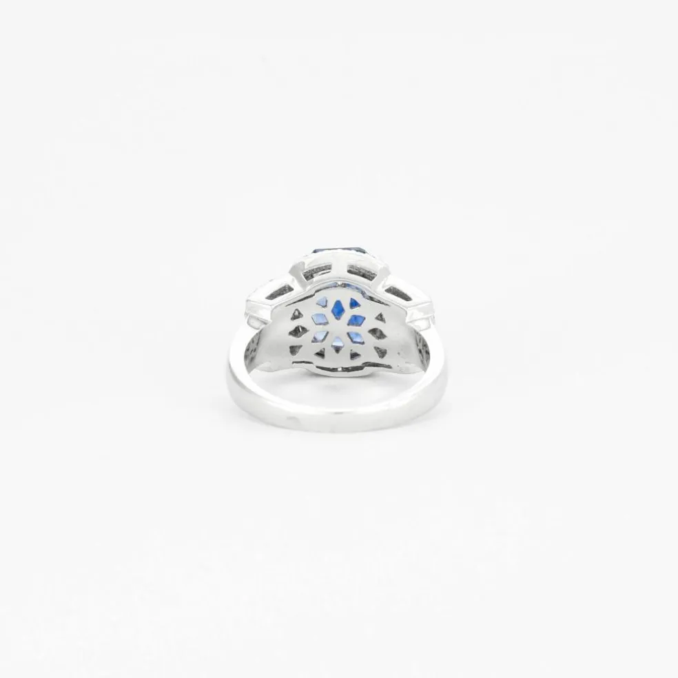 Bague d'inspiration Art Déco or blanc, saphir de Ceylan