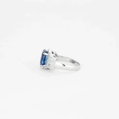 Bague d'inspiration Art Déco or blanc, saphir de Ceylan