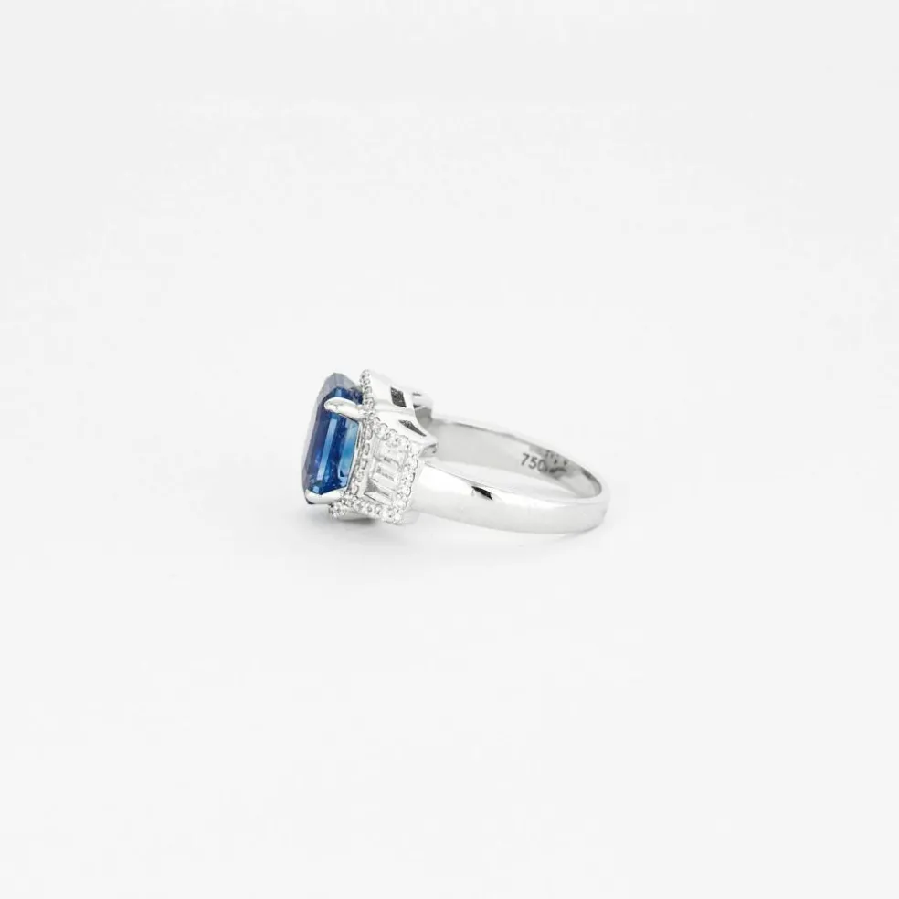 Bague d'inspiration Art Déco or blanc, saphir de Ceylan
