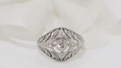 Bague dôme en or blanc et platine