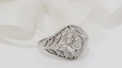 Bague dôme en or blanc et platine