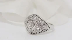 Bague dôme en or blanc et platine