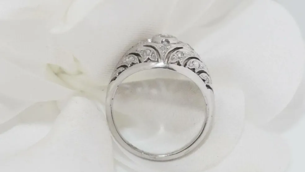 Bague dôme en or blanc et platine