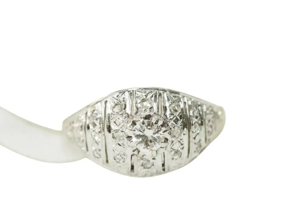 Bague dôme années 30 or blanc et diamants