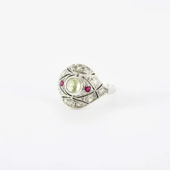 Bague dôme Art Déco diamants rubis péridot
