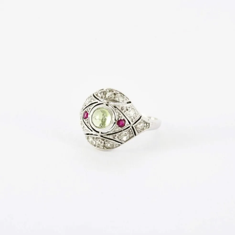Bague dôme Art Déco diamants rubis péridot
