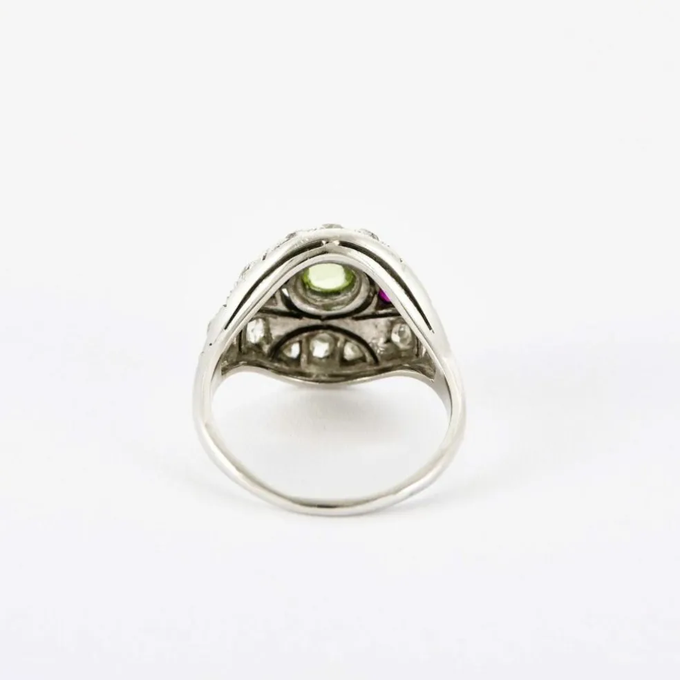 Bague dôme Art Déco diamants rubis péridot