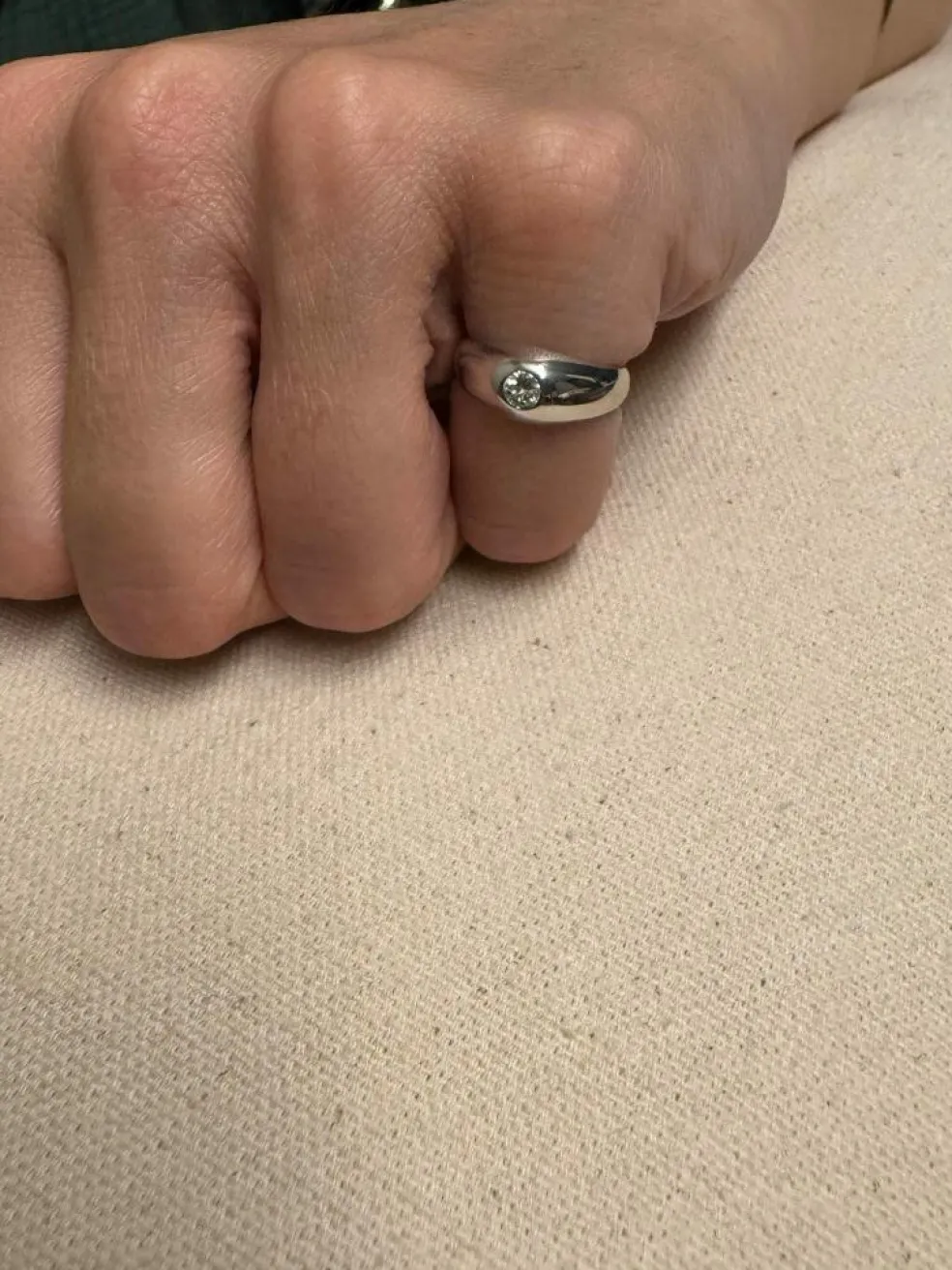 Bague Dôme en or blanc diamant